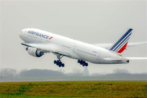 Business Class. $730. Paris Charles de Gaulle Airport. Search and compare business class flight deals to Paris. Fly from Newark from $1,741, from New York from $1,747, from Chicago from $1,769. Book your business class tickets to Paris.